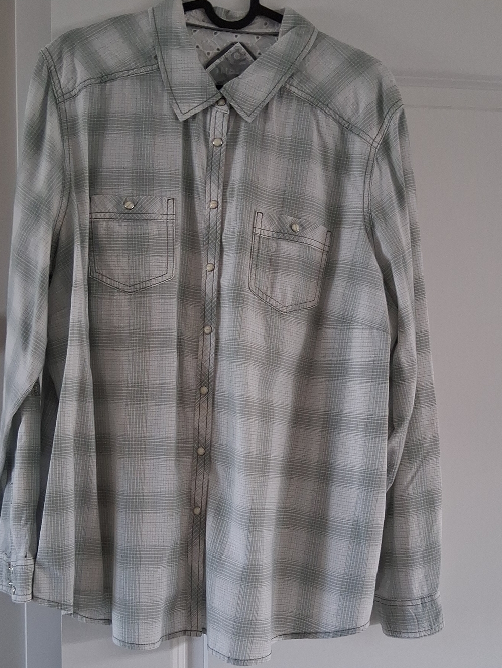 Women's Light Green Plaid Long-Sleeve Shirt